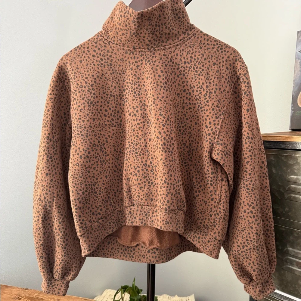 Abercrombie & Fitch Leopard Print Cropped Mock Neck Sweatshirt | Woman’s Size M